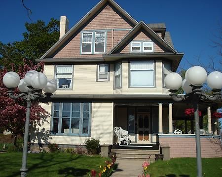 The Bridge Street Inn Charlevoix Exterior photo