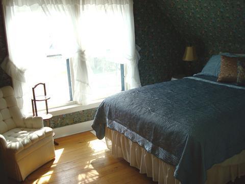The Bridge Street Inn Charlevoix Room photo