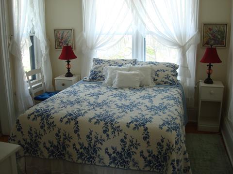 The Bridge Street Inn Charlevoix Room photo